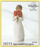  Surrounded by Love  26233 "Umgeben von Liebe" Du bist reichlich von liebe umgeben  -Ein Geschenk, das Liebe und Fürsorge ausdrückt ... oder fr diejenigen, die Blumen lieben.     Willow Tree Demdaco collection          
  erhältlich im Kristallzentrum        