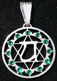  7 Chakra  Schmuck aus Edelstahl  einstein design   Kronenchakra   Kronen   Stirn Kehlkopfchakra    Kehl Chakra   Herzchakra    Wurzelchakra      Nabelchakra Sakral-Chakra Solar-Plexus   