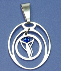            Himmelsbote                  «Engelsymbol Erzengel»

         Charms   12mm in einem ovalen Rand  ca 18x20mm fixiert mit original Swarovski Kristallen  ©einStein design    