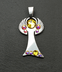     Engel Fortuna  Engel des Glücks Edelstahlschmuck mit origonal Swarovski Kristallen 
                 
besetzt in den                           
jeweiligen Engelfarben  
                                                                        
©einStein design 