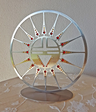                                       
     *  Sonnenrad *
        Symbol für Gesundheit  Vitalität    
  Edelstahlschmuck    mit origonal Swarovski    Kristallen  besetzt    
              
       ©einStein design                     
                                                             
 